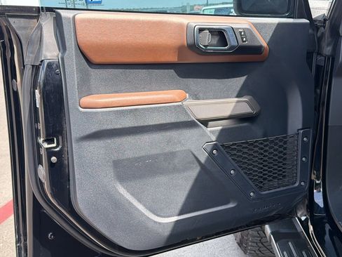 Used 2023 Ford Bronco Outer Banks w/ Sasquatch Package AWD/4WD image 9