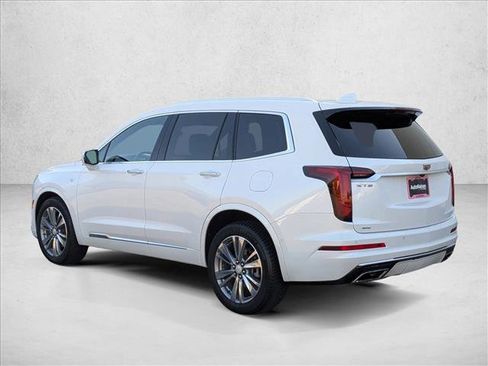 Used 2022 Cadillac XT6 Premium Luxury w/ Platinum Package AWD/4WD image 8