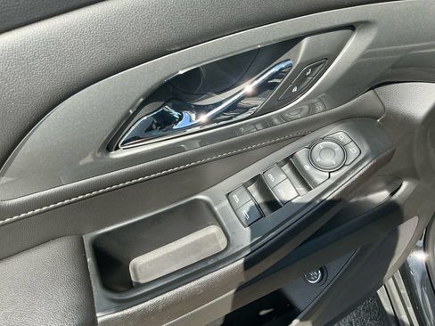 Used 2023 Chevrolet Traverse LT AWD/4WD image 16