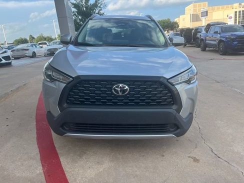 Used 2024 Toyota Corolla Cross LE FWD image 3