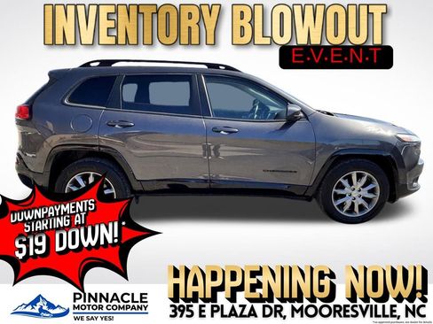 Used 2018 Jeep Cherokee Latitude image 2