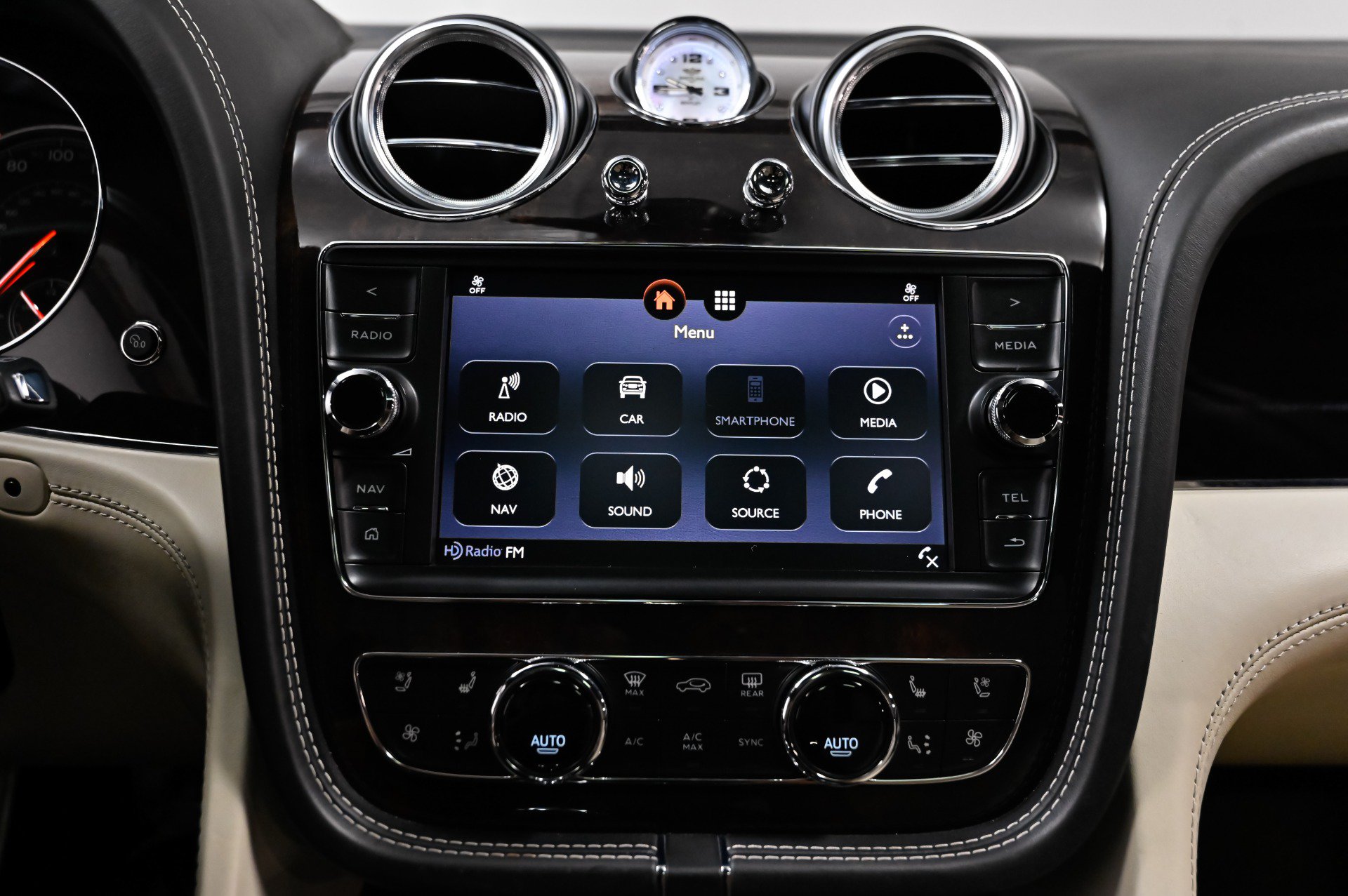 Used 2018 Bentley Bentayga w/ Black Specification AWD/4WD image 64