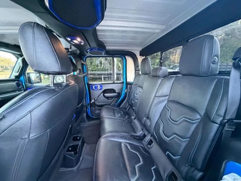 Used 2022 Jeep Gladiator Sport image 13
