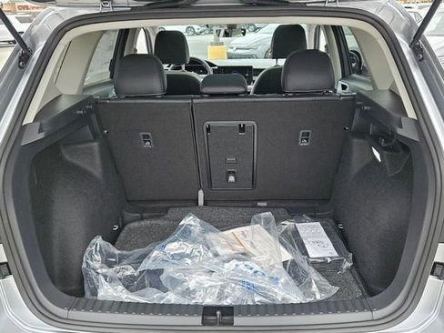 New 2026 Volkswagen Taos SE FWD image 11