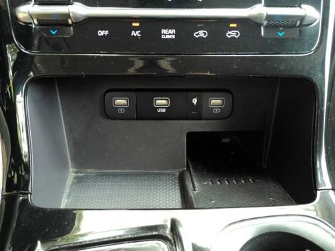 Used 2024 Kia Carnival EX FWD image 52
