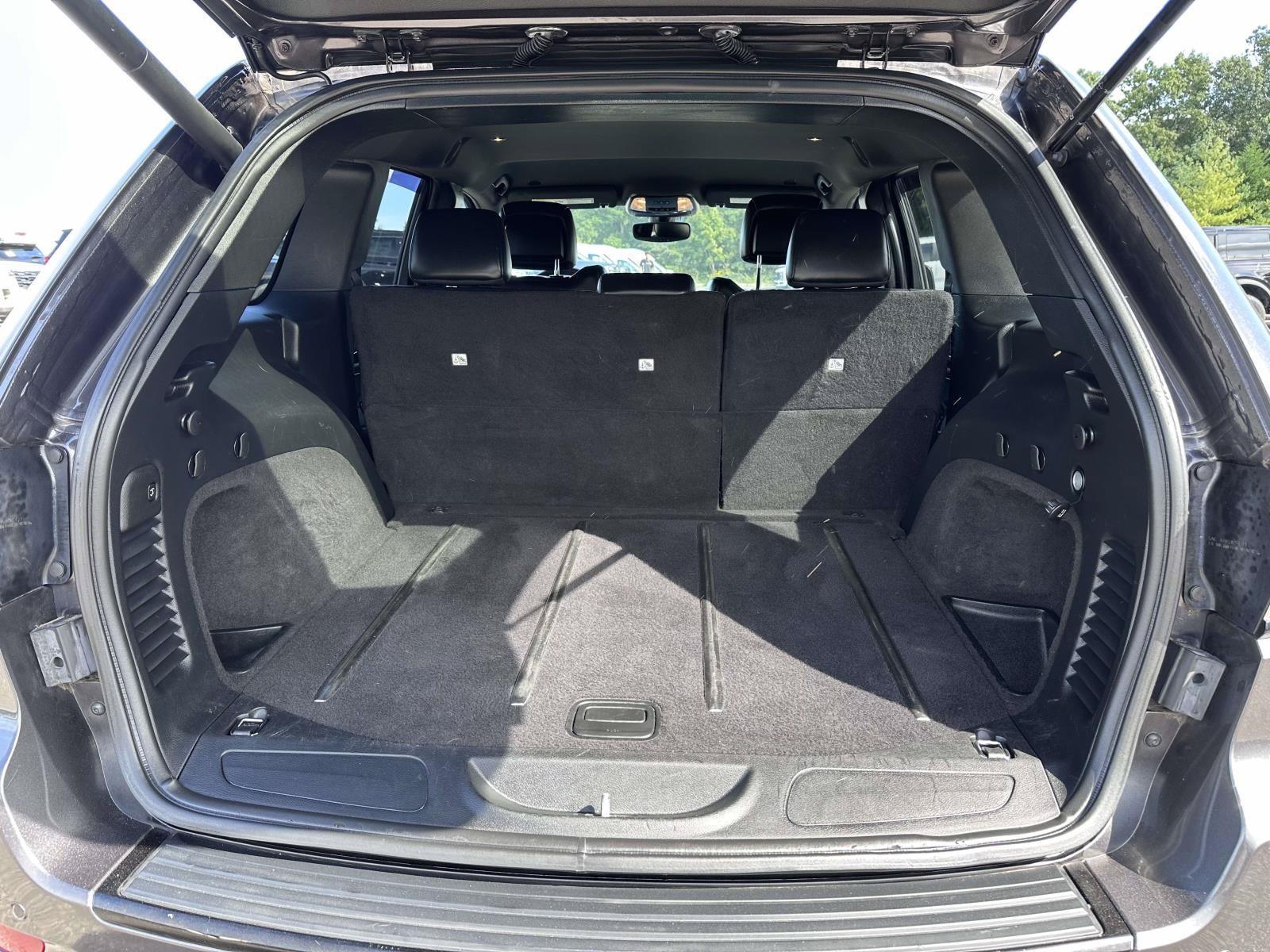 Used 2018 Jeep Grand Cherokee Altitude AWD/4WD image 8
