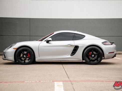 Used 2017 Porsche 718 Cayman RWD image 40