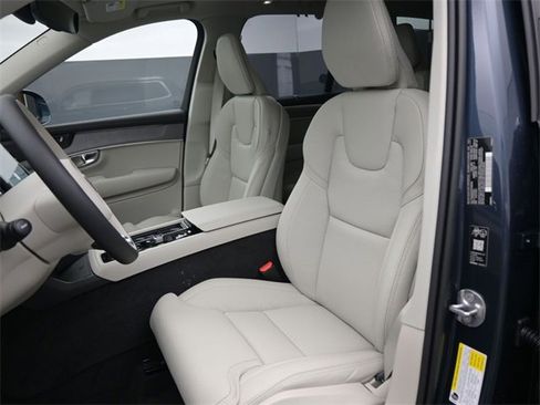 New 2026 Volvo XC90 T8 Ultra w/ Protection Package Premier image 9