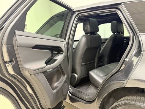 Used 2025 Land Rover Range Rover Evoque Dynamic SE image 31