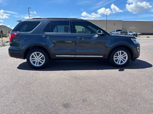 Used 2017 Ford Explorer XLT w/ Equipment Group 202A FWD image 4
