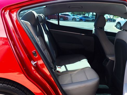 Used 2017 Hyundai Elantra SE image 27