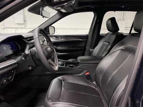 Used 2024 Jeep Grand Cherokee Limited 4xe AWD/4WD image 9