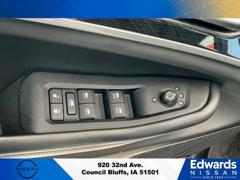 Used 2022 Jeep Grand Cherokee Trailhawk w/ Advanced Protech Group II AWD/4WD image 22