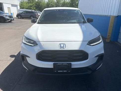 Used 2025 Honda HR-V Sport image 3