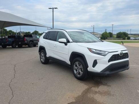 Used 2022 Toyota RAV4 XLE w/ XLE Grade Weather Package AWD/4WD image 4