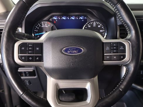 Used 2024 Ford Expedition Max XLT image 3