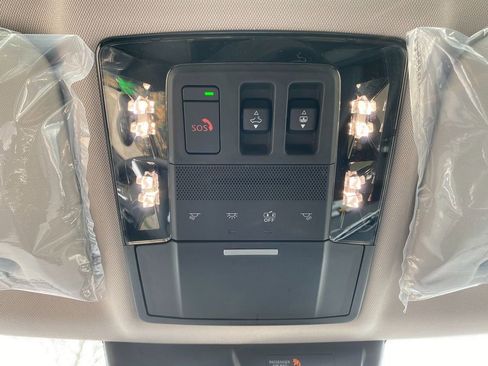 New 2025 Mitsubishi Outlander SE image 23