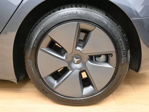 Used 2023 Tesla Model 3 Standard Range RWD image 9