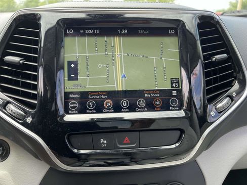 Used 2019 Jeep Cherokee Limited image 23