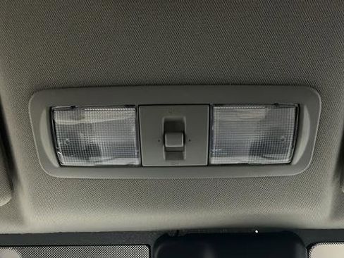 Used 2022 Nissan Frontier SV AWD/4WD image 32