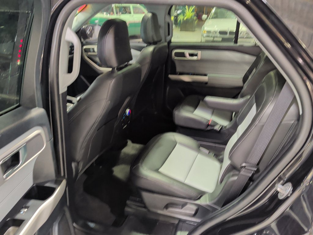 Used 2022 Ford Explorer XLT w/ Equipment Group 202A AWD/4WD image 13