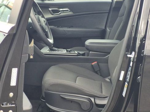 Used 2025 Kia Sportage LX FWD image 15