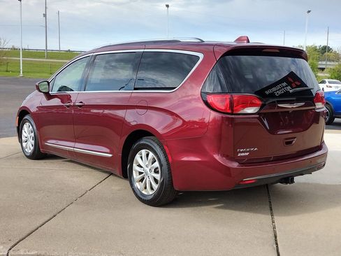 Used 2018 Chrysler Pacifica Touring-L Plus FWD image 7