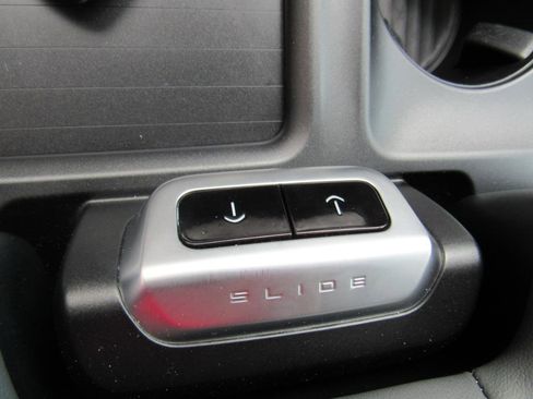 Used 2025 Ford Expedition Active image 24