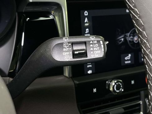 Certified 2025 Porsche Macan image 41