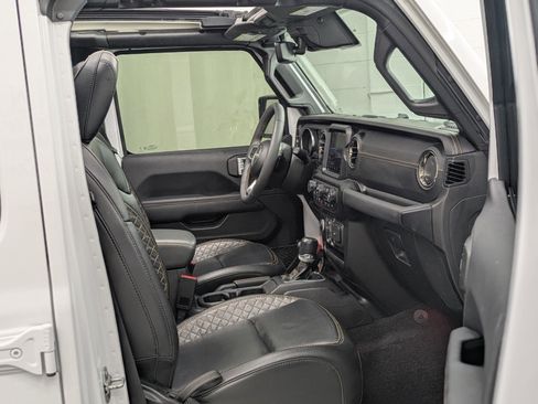 Used 2023 Jeep Wrangler Unlimited Sahara image 14