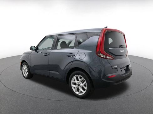 Used 2025 Kia Soul LX w/ LX Technology Package FWD image 7