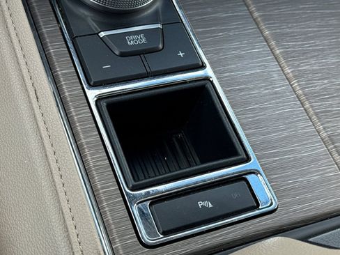 Used 2024 Ford Expedition Limited image 33