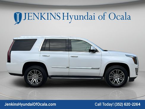 Used 2018 Cadillac Escalade 2WD image 2