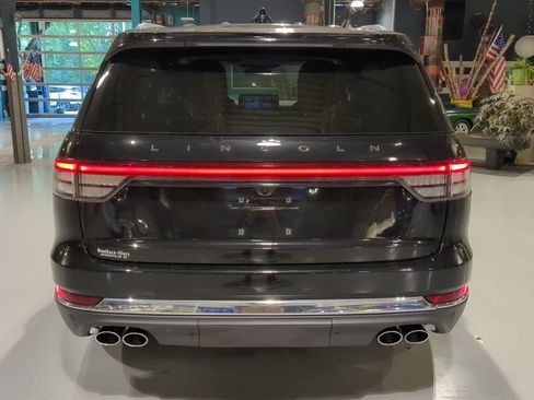 Used 2025 Lincoln Aviator AWD image 9