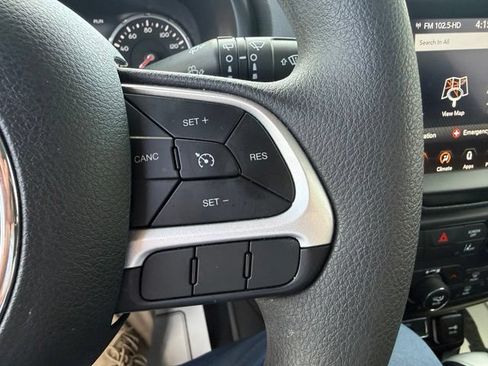 Used 2023 Jeep Renegade Latitude AWD/4WD image 30