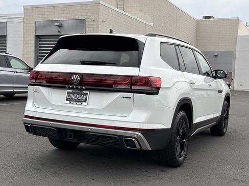 Used 2024 Volkswagen Atlas Peak Edition SE AWD/4WD image 3