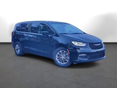 New 2026 Chrysler Pacifica Select