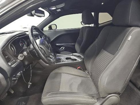 Used 2016 Dodge Challenger R/T image 21