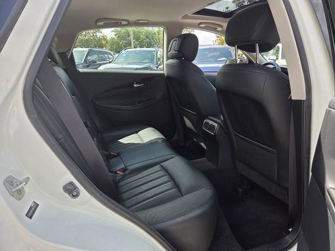 Used 2017 INFINITI QX50 2WD w/ Deluxe Touring Package image 18