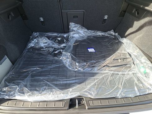 New 2025 Volvo XC40 B5 Core w/ Protection Package Premier image 8