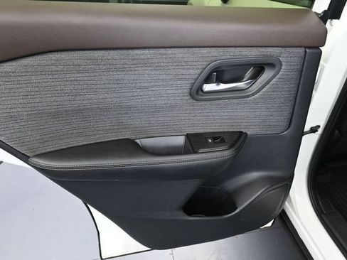 Used 2023 Nissan Rogue SV FWD image 27