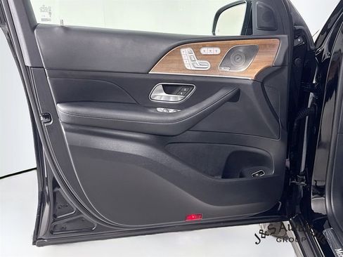 Used 2024 Mercedes-Benz GLS 450 4MATIC image 23