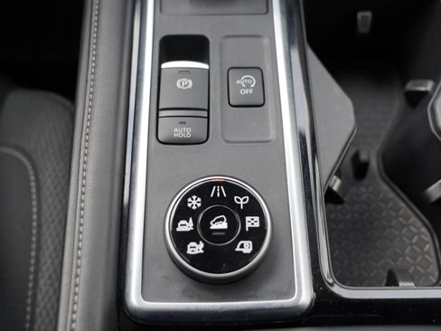 Used 2025 Nissan Pathfinder SV AWD/4WD image 31