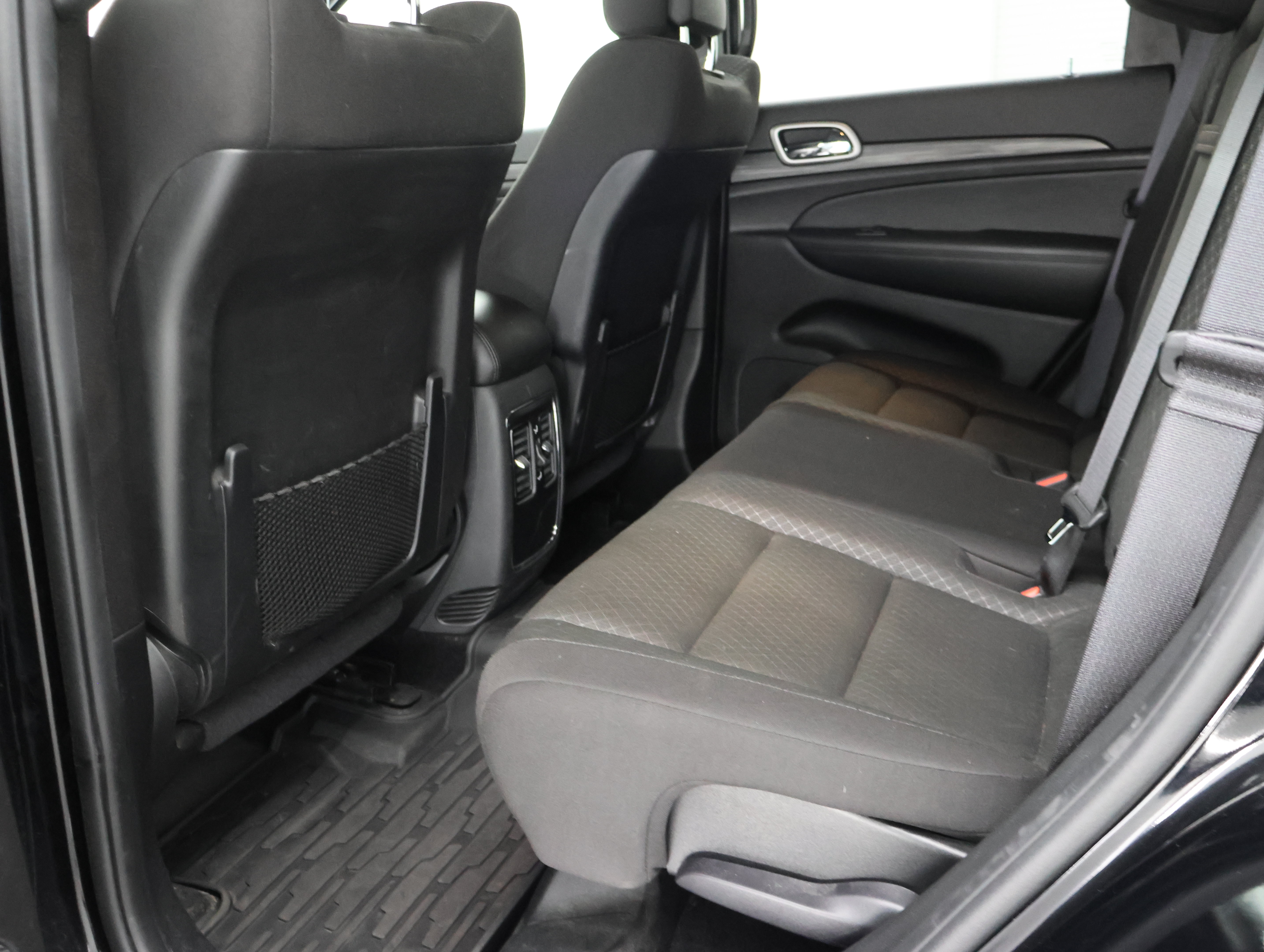 Used 2021 Jeep Grand Cherokee Laredo AWD/4WD image 9