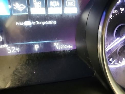 Used 2019 Toyota Camry SE image 32