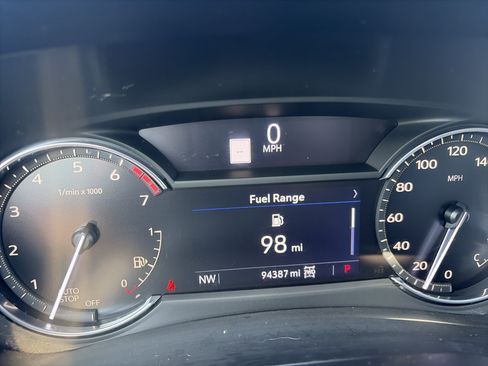 Used 2022 Cadillac XT4 Luxury w/ Cold Weather Package AWD/4WD image 22