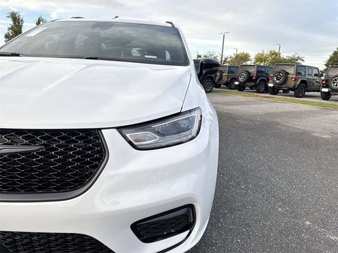 New 2026 Chrysler Pacifica Limited w/ S Appearance Package image 9
