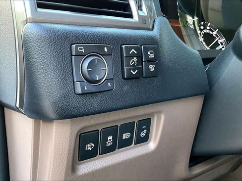 Used 2022 Lexus GX 460 Luxury w/ Sport Design Package AWD/4WD image 15