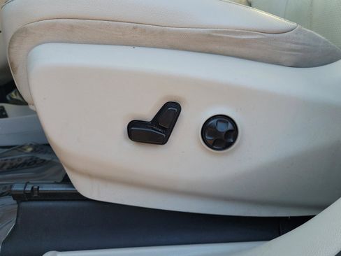 Used 2021 Chrysler Pacifica Touring-L image 17