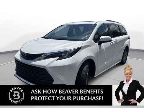 Certified 2026 Toyota Sienna XLE FWD image 1